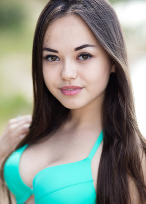 18 year old cutie Christine Paradise pulling denim shorts aside